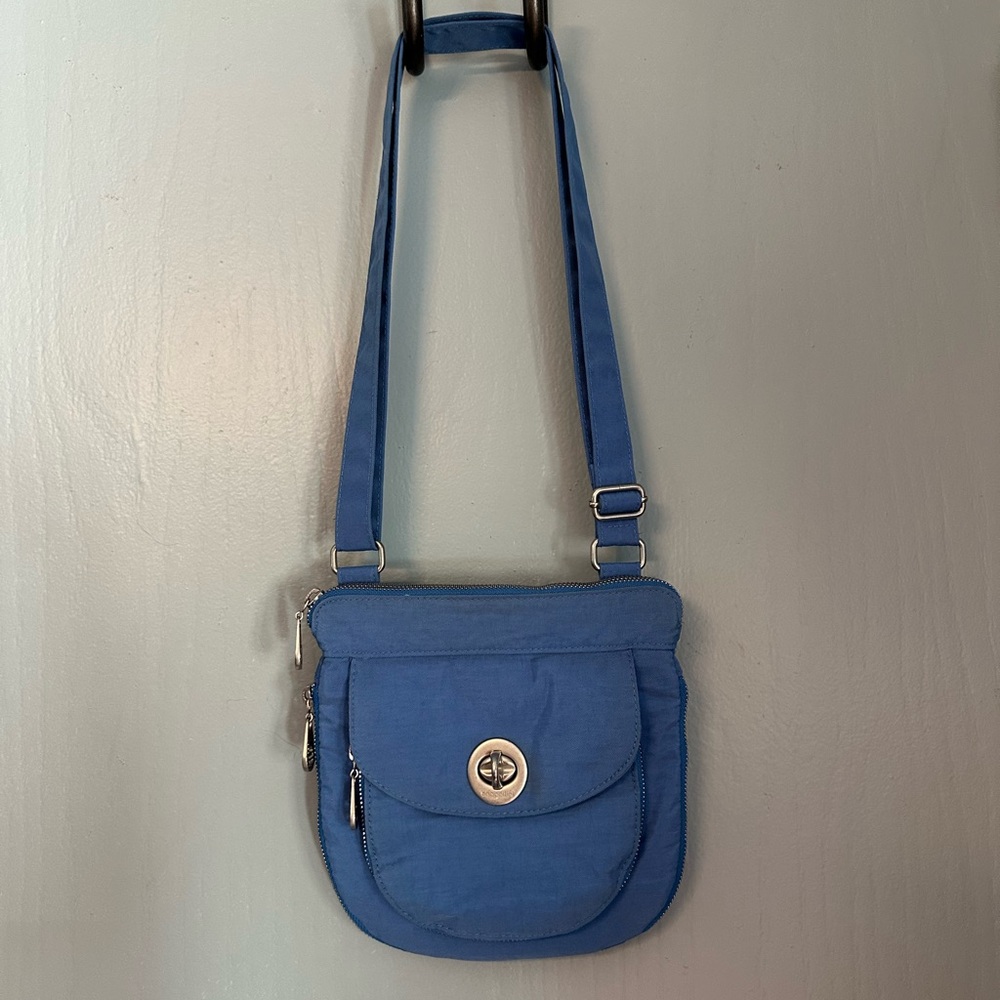 Baggallini Amsterdam light blue crossbody bag EUC